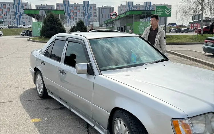 Mercedes-Benz E 320 1993 года за 2 300 000 тг. в Алматы