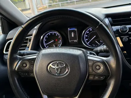 Toyota Camry 2018 года за 11 800 000 тг. в Шымкент – фото 10