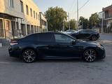 Toyota Camry 2018 года за 11 800 000 тг. в Шымкент – фото 4