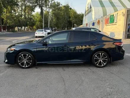 Toyota Camry 2018 года за 11 800 000 тг. в Шымкент – фото 21
