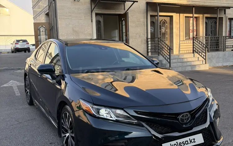 Toyota Camry 2018 года за 11 800 000 тг. в Шымкент