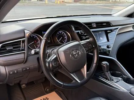 Toyota Camry 2018 года за 11 800 000 тг. в Шымкент – фото 9
