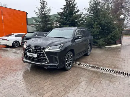 Lexus LX 570 2021 года за 65 000 000 тг. в Астана