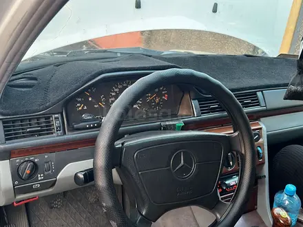 Mercedes-Benz E 280 1995 года за 1 800 000 тг. в Шахтинск – фото 4