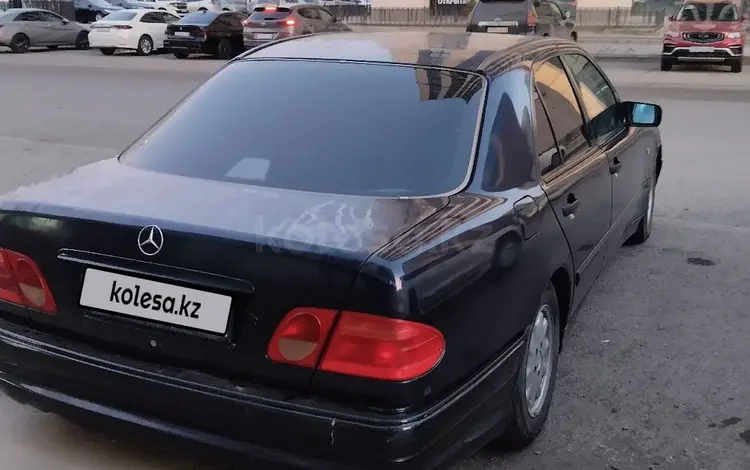 Mercedes-Benz E 200 1998 годаfor2 300 000 тг. в Атырау