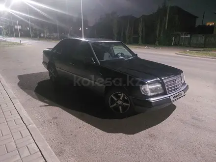Mercedes-Benz E 320 1993 года за 1 400 000 тг. в Астана