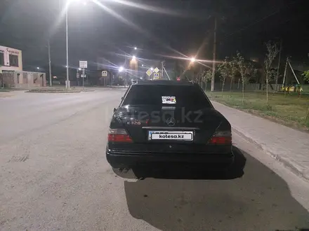 Mercedes-Benz E 320 1993 года за 1 400 000 тг. в Астана – фото 3