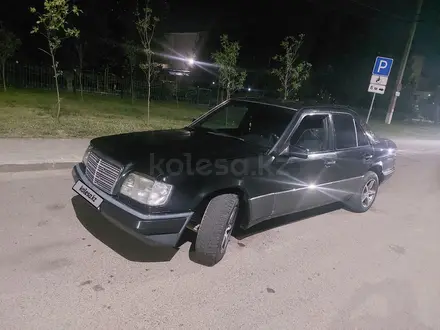 Mercedes-Benz E 320 1993 года за 1 400 000 тг. в Астана – фото 4