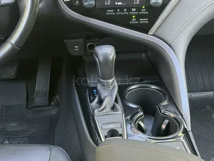 Toyota Camry 2020 года за 12 200 000 тг. в Семей – фото 11