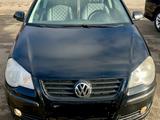 Volkswagen Polo 2006 года за 2 500 000 тг. в Актобе – фото 4