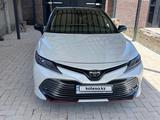 Toyota Camry 2021 года за 18 500 000 тг. в Тараз – фото 2