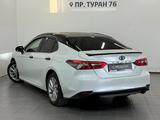 Toyota Camry Prestige 2023 года за 15 650 000 тг. в Астана – фото 2