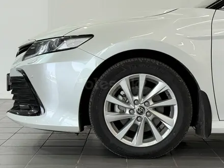 Toyota Camry Prestige 2023 года за 15 650 000 тг. в Астана – фото 17