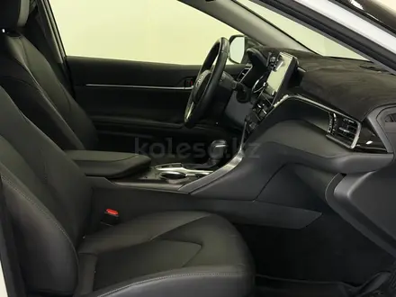 Toyota Camry Prestige 2023 года за 15 650 000 тг. в Астана – фото 6