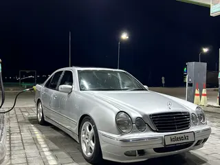Mercedes-Benz E 240