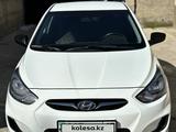 Hyundai Solaris 2013 года за 4 000 000 тг. в Шымкент – фото 2