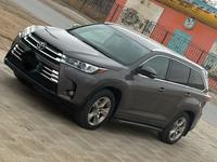 Toyota Highlander 2014 годаfor11 500 000 тг. в Актау