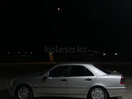 Mercedes-Benz C 200 1998 года за 2 900 000 тг. в Атырау – фото 8