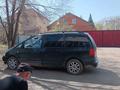 Volkswagen Sharan 2003 года за 2 800 000 тг. в Уральск – фото 2