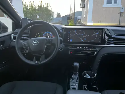 Toyota Camry 2025 года за 18 000 000 тг. в Актобе – фото 18