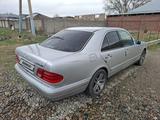 Mercedes-Benz E 320 1998 годаfor3 400 000 тг. в Тараз – фото 3