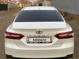 Toyota Camry 2018 года за 17 000 000 тг. в Байконыр – фото 4