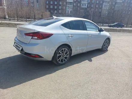 Hyundai Elantra 2019 года за 8 750 000 тг. в Караганда – фото 2