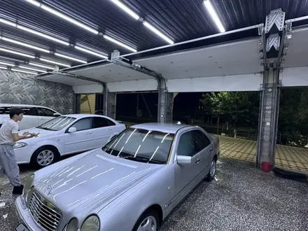 Mercedes-Benz E 280 1997 года за 2 950 000 тг. в Шымкент