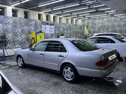 Mercedes-Benz E 280 1997 года за 2 950 000 тг. в Шымкент – фото 2
