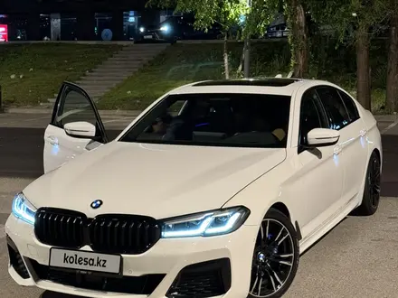 BMW 520 2021 года за 27 000 000 тг. в Алматы – фото 9