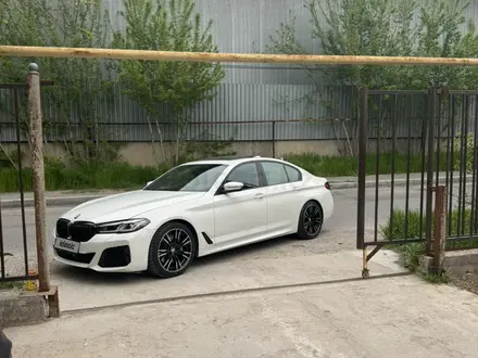 BMW 520 2021 года за 27 000 000 тг. в Алматы – фото 5