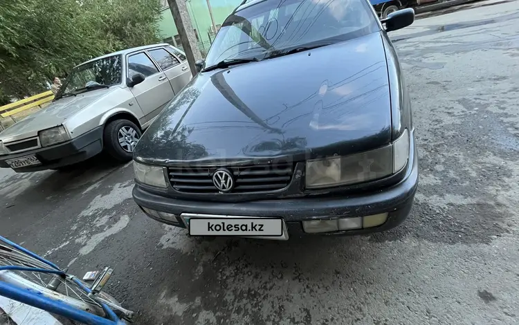 Volkswagen Passat 1994 годаfor1 200 000 тг. в Уральск