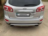 Hyundai Santa Fe 2011 года за 8 500 000 тг. в Актобе – фото 2