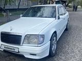 Mercedes-Benz E 280 1993 года за 2 100 000 тг. в Талдыкорган – фото 2