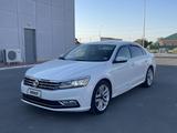 Volkswagen Passat 2017 года за 3 500 000 тг. в Атырау – фото 2