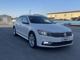Volkswagen Passat 2017 года за 3 500 000 тг. в Атырау – фото 3