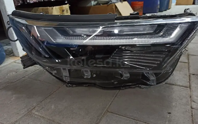 Фара Rav4 2022 за 550 000 тг. в Алматы