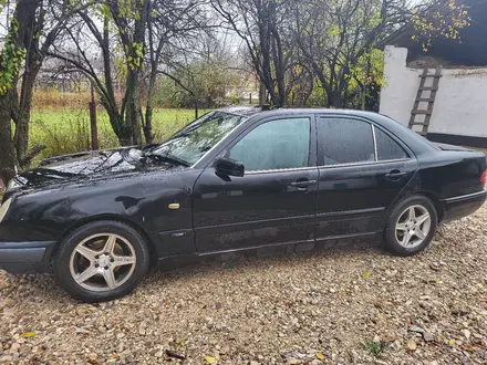 Mercedes-Benz E 230 1996 года за 1 700 000 тг. в Шымкент – фото 2