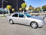 Mercedes-Benz E 320 2000 годаfor7 300 000 тг. в Шымкент