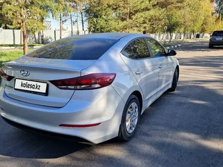 Hyundai Elantra 2018 года за 8 000 000 тг. в Костанай – фото 3