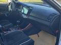 Toyota Camry 2003 года за 4 950 000 тг. в Актобе – фото 9