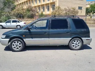 Mitsubishi Space Wagon, 1995