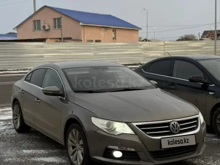 Volkswagen Passat CC 2011 года за 5 500 000 тг. в Атырау – фото 2