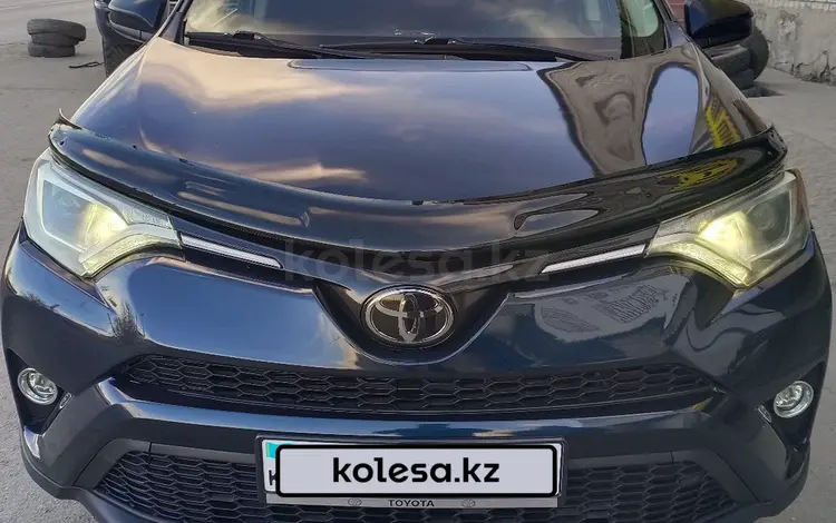 Toyota RAV4 2018 года за 14 000 000 тг. в Семей