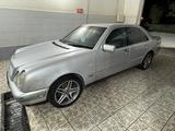 Mercedes-Benz E 320 1997 годаfor2 200 000 тг. в Жанаозен – фото 2