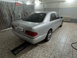 Mercedes-Benz E 320 1997 годаfor2 200 000 тг. в Жанаозен – фото 4