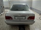 Mercedes-Benz E 320 1997 годаfor2 200 000 тг. в Жанаозен – фото 3