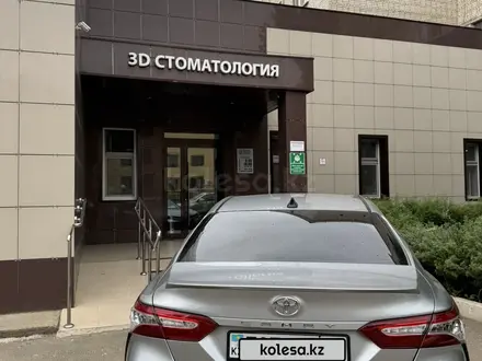 Toyota Camry 2018 года за 11 500 000 тг. в Уральск – фото 4