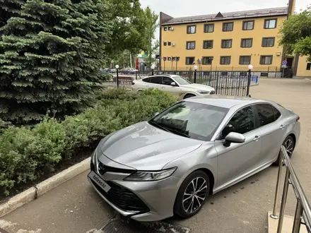 Toyota Camry 2018 года за 11 500 000 тг. в Уральск – фото 5