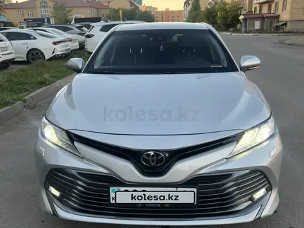 Toyota Camry 2020 года за 14 500 000 тг. в Астана – фото 2